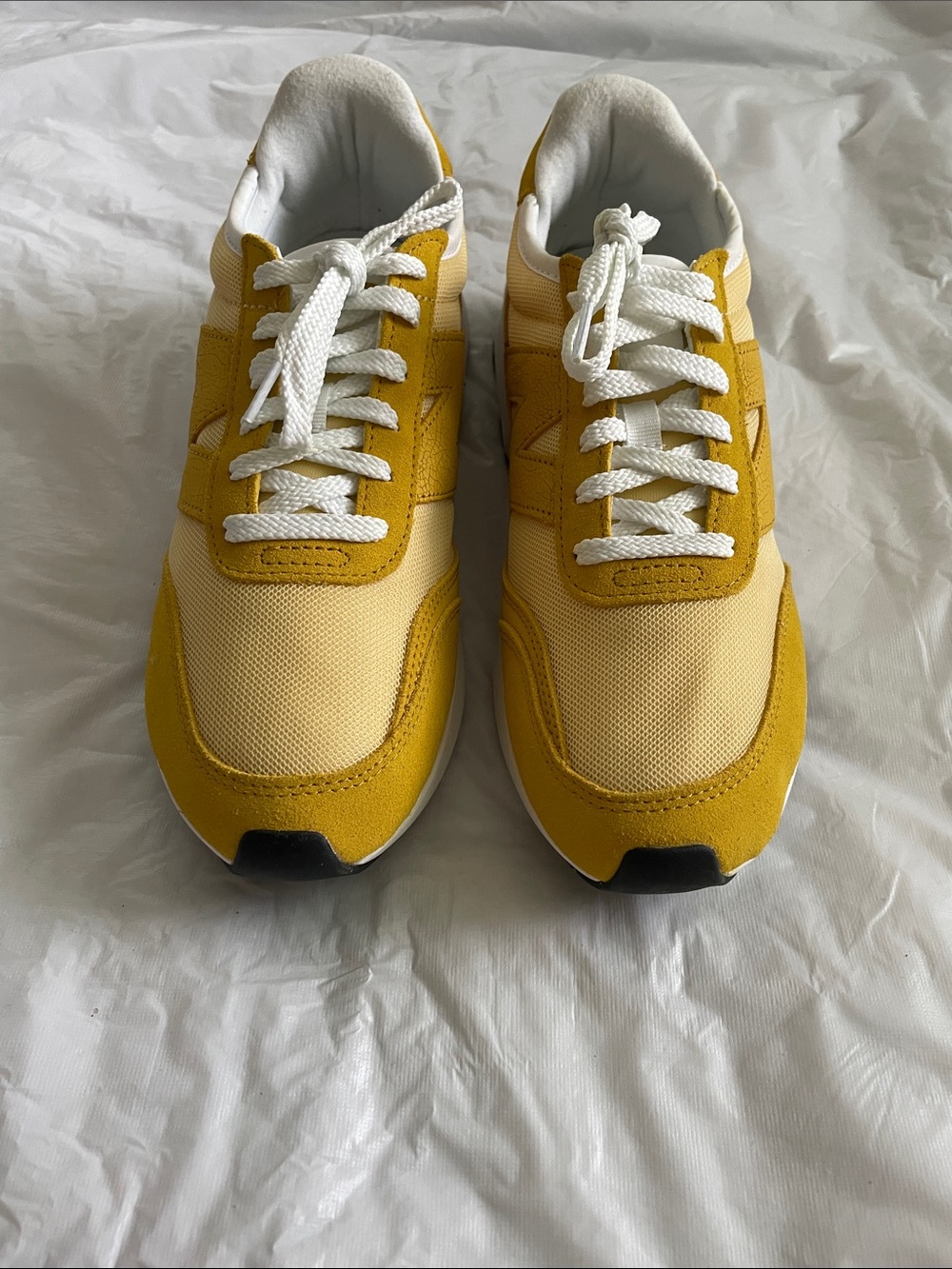 New Balance Yellow Beige Unisex Sneakers Sz-Men/ 8 1/2, Women 10 NWT - Picture 10 of 16